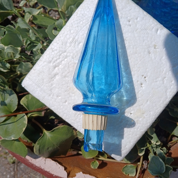 VTG. "EMPOLI" 21" ICY BLUE DIAMOND DESIGN & STOPPER GENIE GLASS BOTTLE - Picture 5 of 6